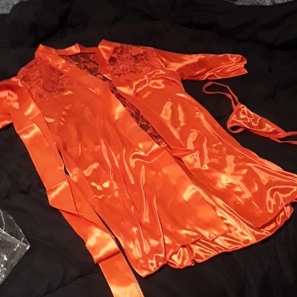 Silk robe - Picture 4 of 4